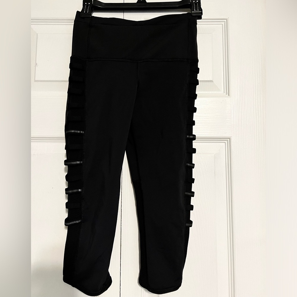 LULULEMON Reflector Yoga Pants Crop - Size 4 Excellent condition